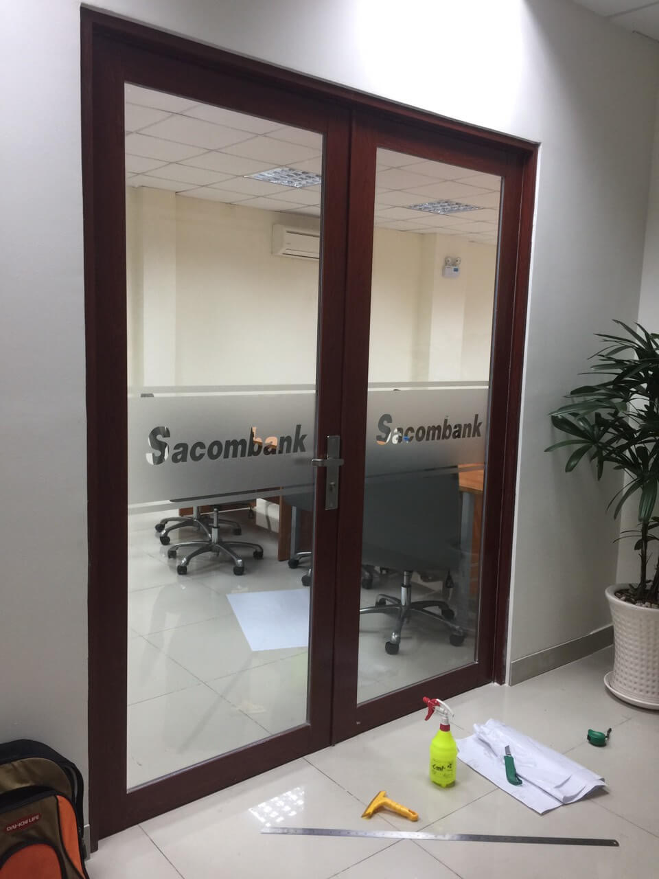 Decal dán kính văn phòng MS07